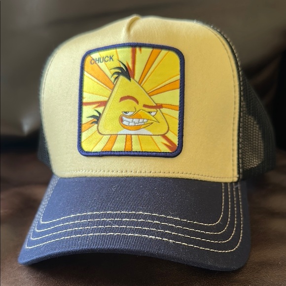 NWT Crazy Universe Angry Birds Chuck Snapback Trucker Hat - Picture 1 of 6